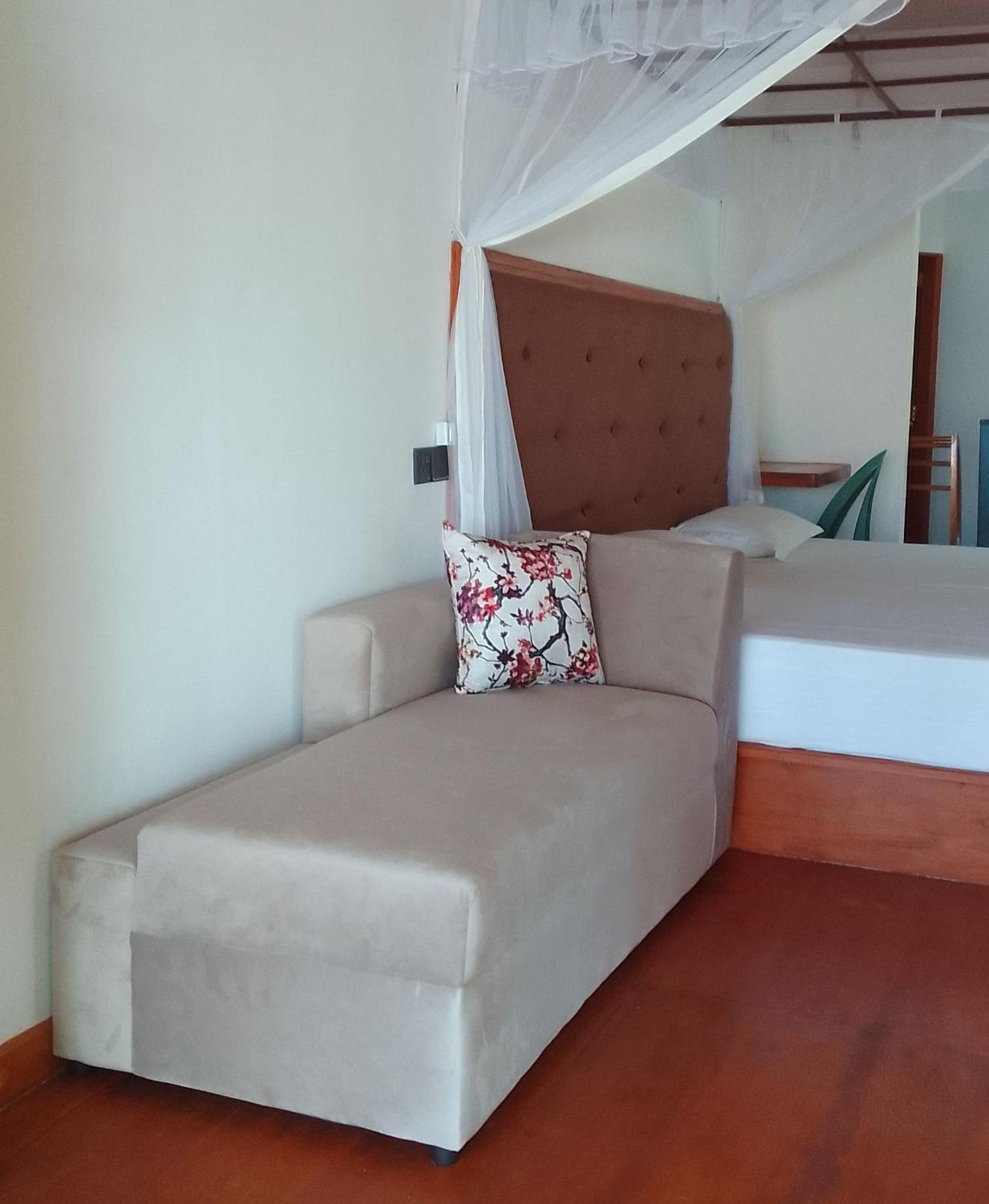 Thusara Guesthouse ミリッサ エクステリア 写真